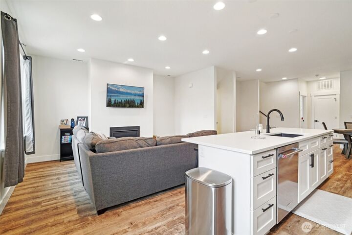 Property Photo:  18300  121st Place SE  WA 98058 