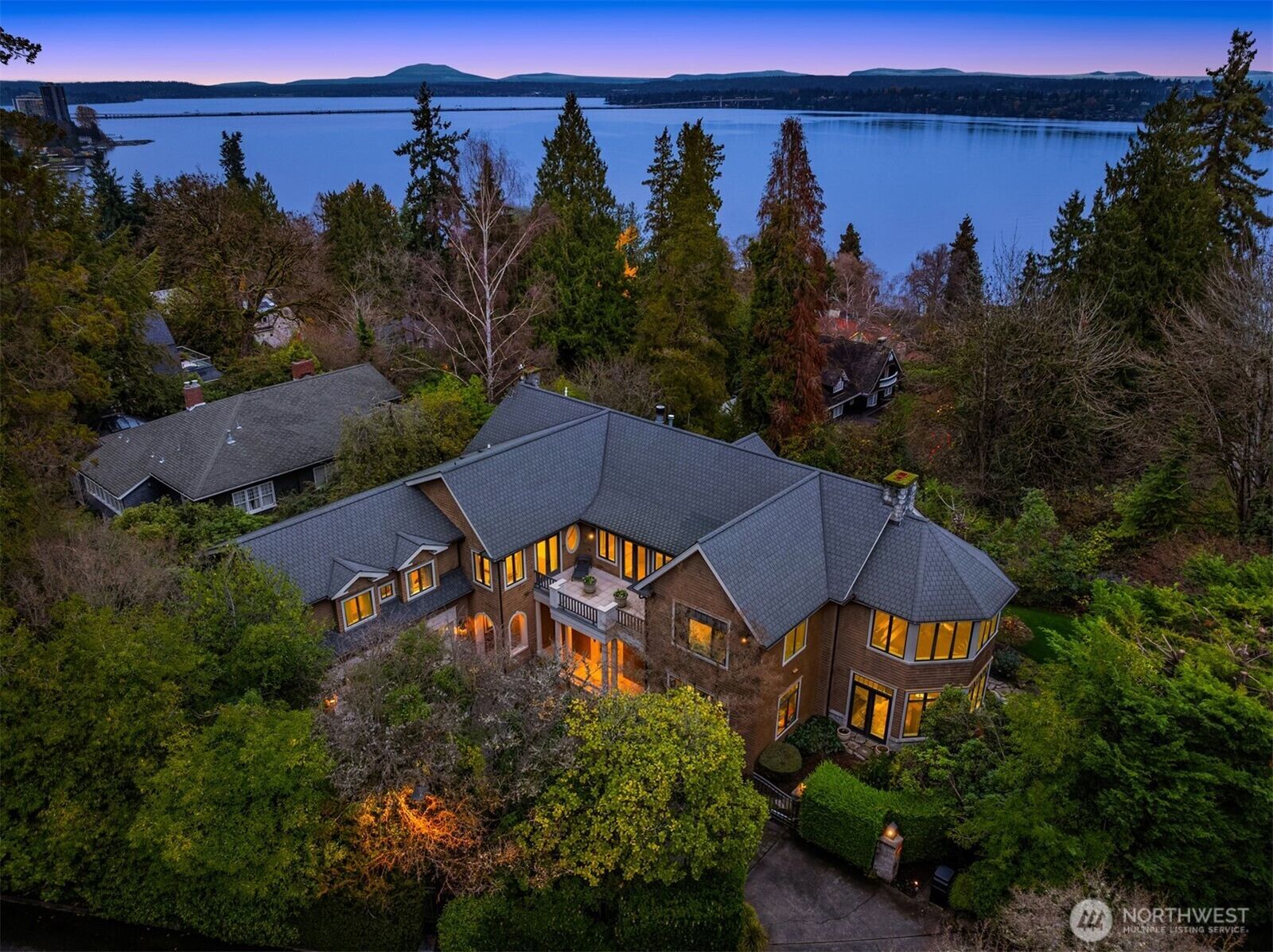 Property Photo:  3814 E John Street  WA 98112 