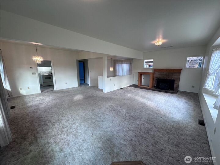 Property Photo:  515 W 11th Avenue  WA 98926 