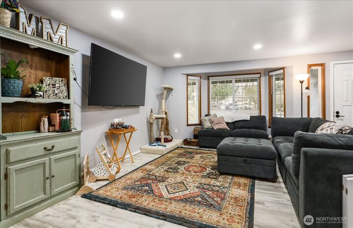 Property Photo:  1585 NW 2nd Avenue  WA 98277 