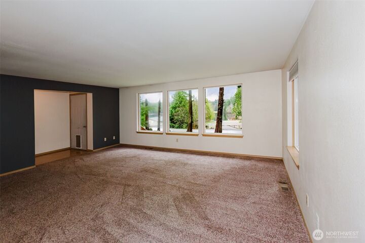 Property Photo:  501 E Saint Andrews Drive  WA 98584 