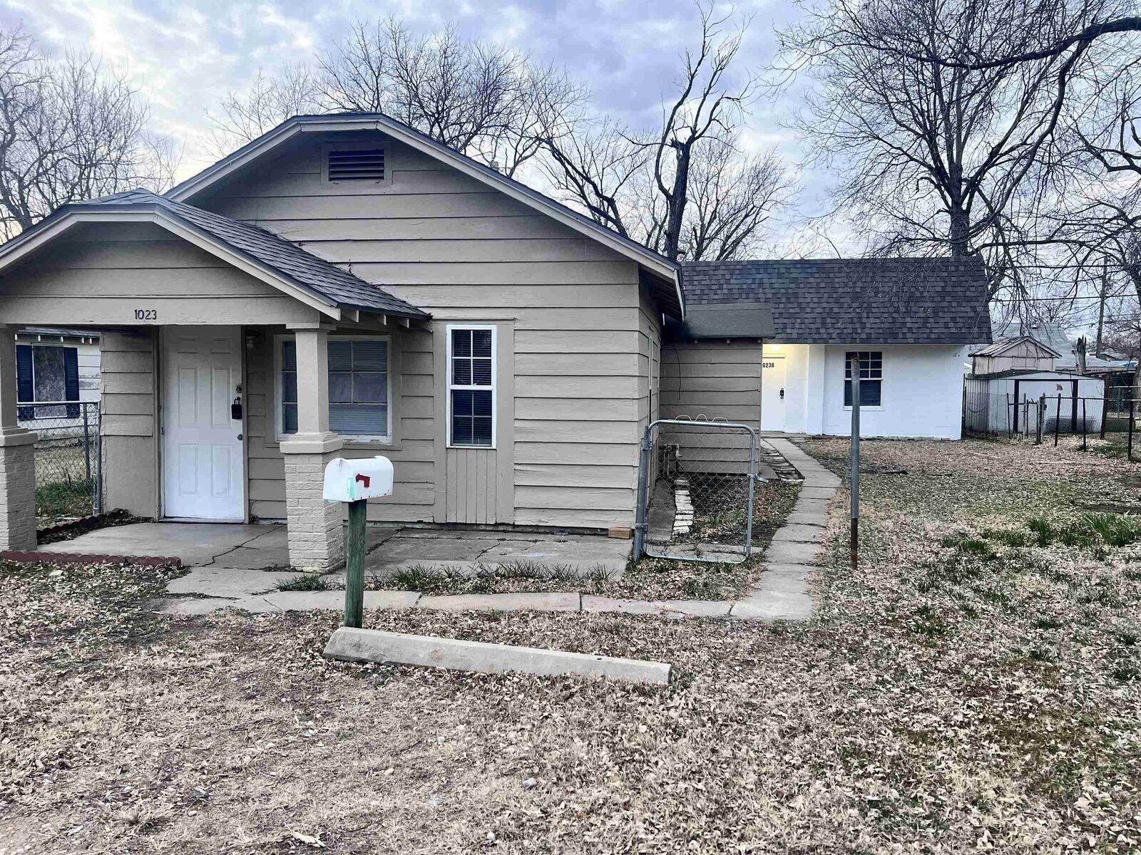 Property Photo:  1023 S Millwood Ave  KS 67213 