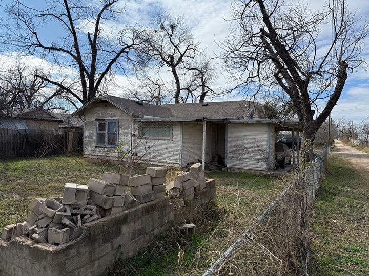 Property Photo: 14 N Marie Street TX 76903