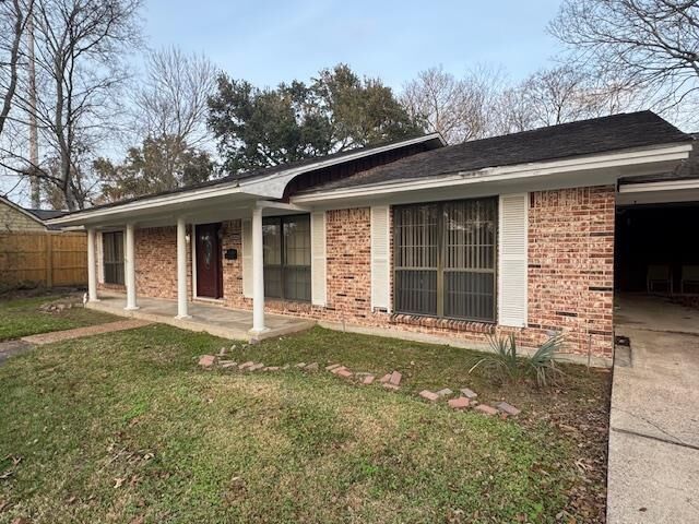Property Photo:  2328 Briarcliff Dr  TX 77706 