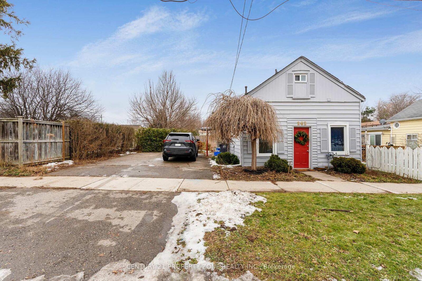 Property Photo:  262 Pine Street  ON L9T 1K5 