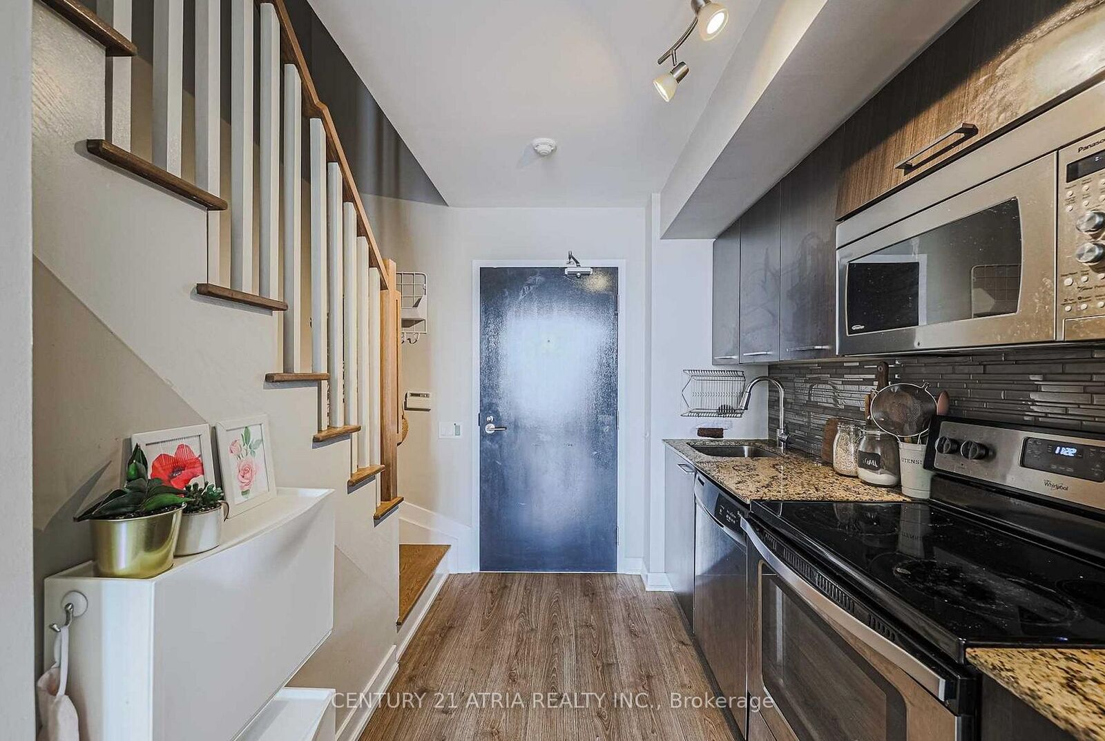 Property Photo:  775 King Street W 421  ON M5V 2K3 