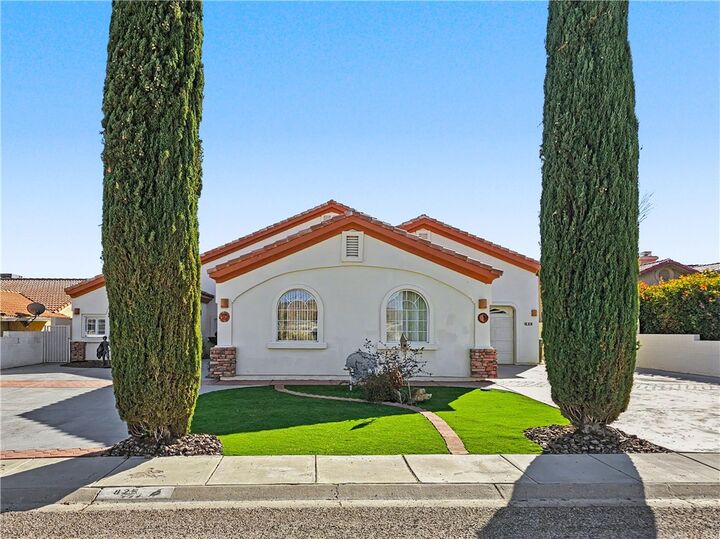 Property Photo:  825 Country Club Drive  AZ 86401 