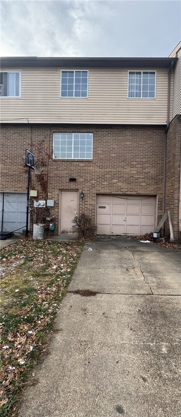 Property Photo: 7305 Bennett St PA 15208