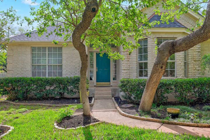 Property Photo:  301 Rim Rock Drive  TX 78628 