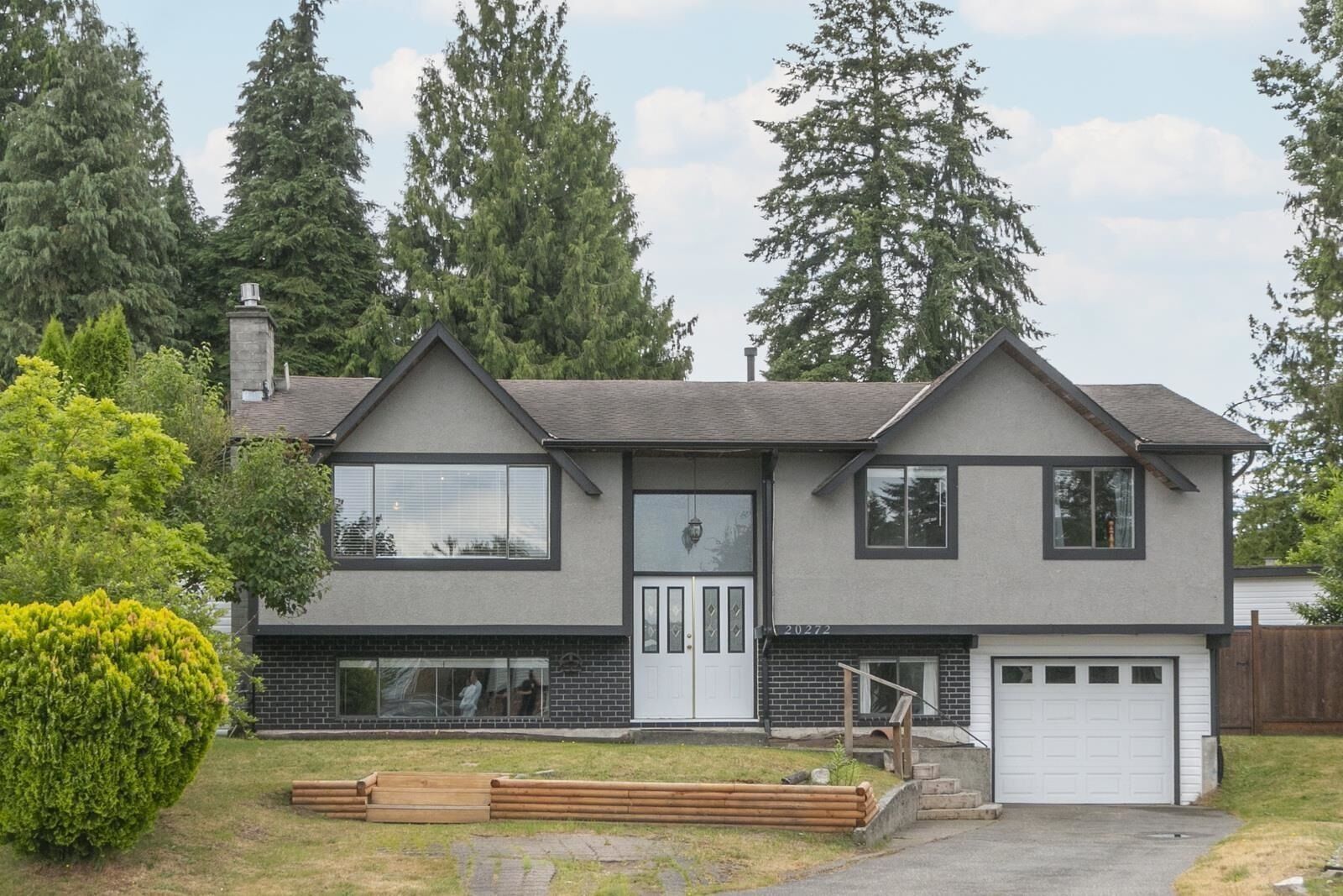 Property Photo: 20272 46A Avenue BC V3A 5K4