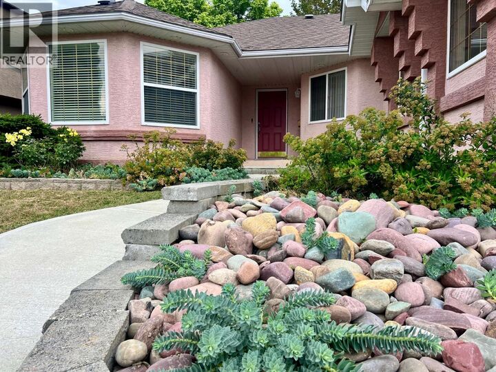 Property Photo: 312 4th Avenue South BC V0B 1G3