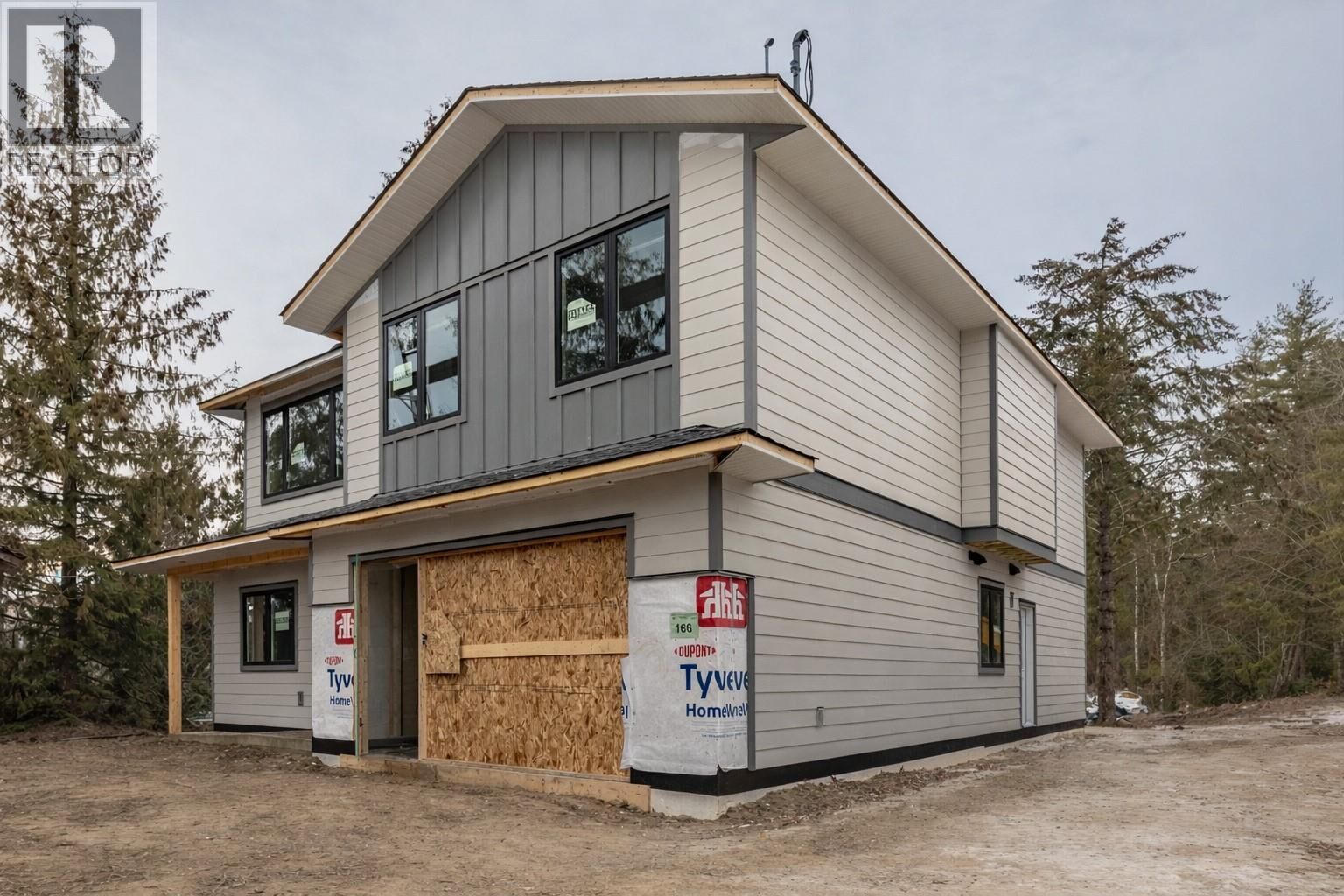 Property Photo:  166 2nd Avenue  BC V1E 3J4 