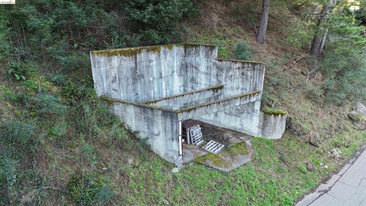 Property Photo: 6558 Girvin Dr CA 94611