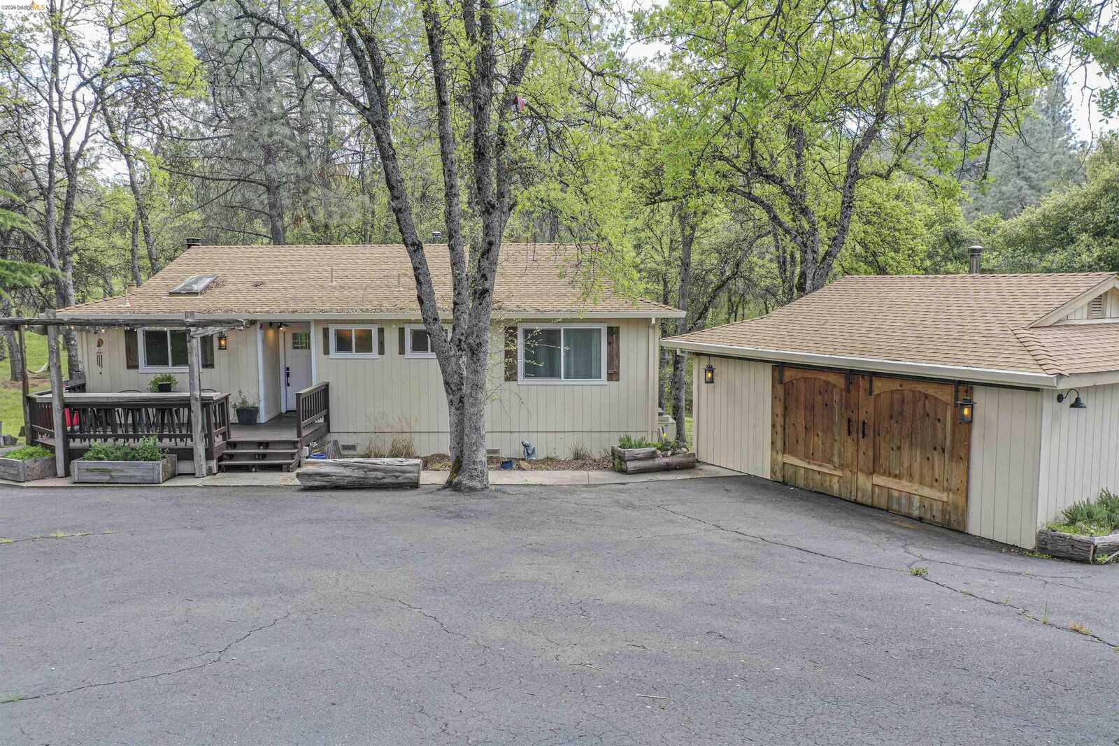 Property Photo: 12874 Green Valley Cir CA 95321