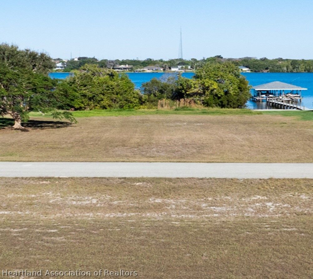 Property Photo:  494 Sunset Pointe Drive  FL 33852 
