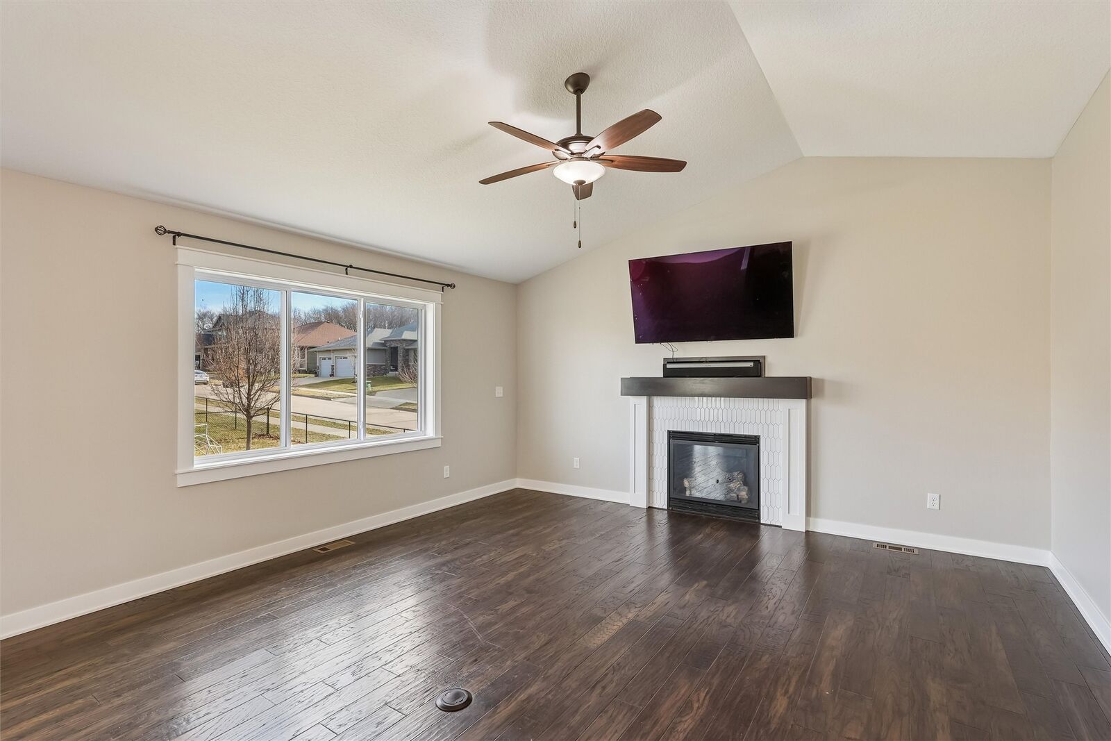 Property Photo:  2503 E 47th Street  IA 50317 