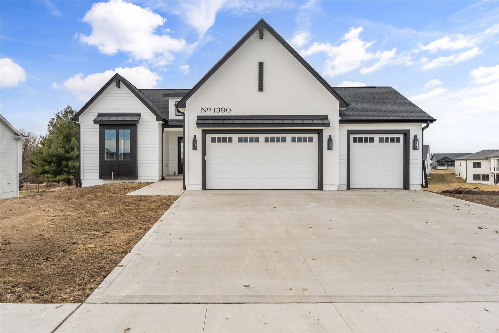 Property Photo: 1390 NW Alderleaf Drive IA 50263
