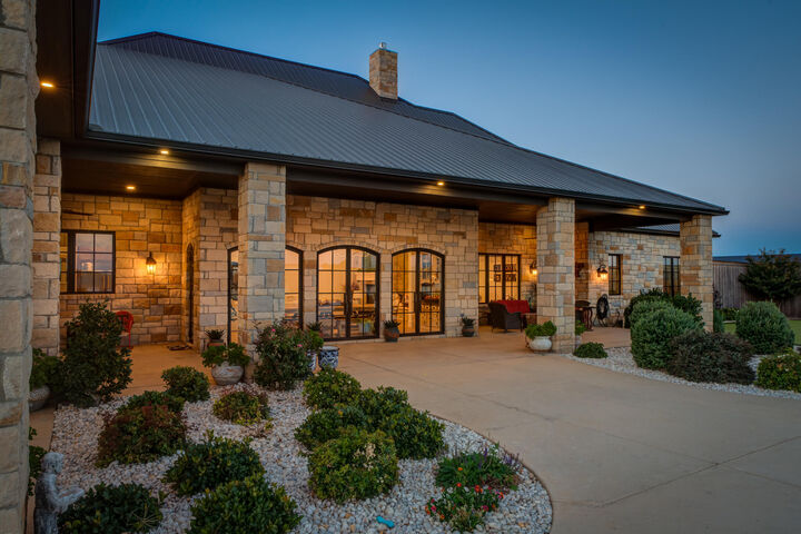 Property Photo:  8216 E County Rd 6100  TX 79329 