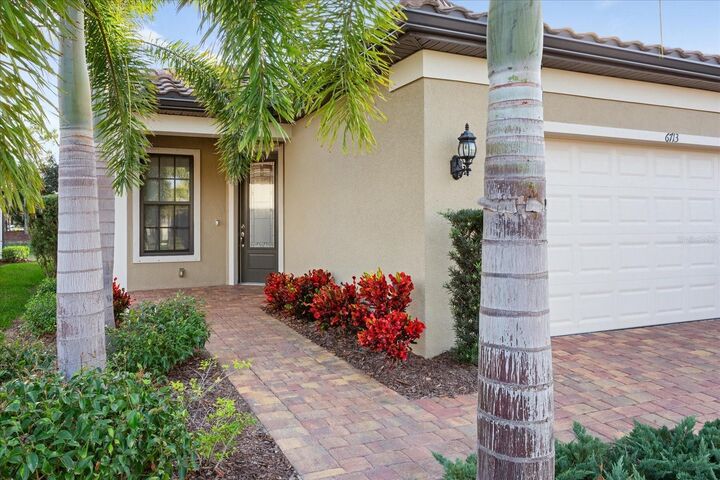 Property Photo: 6713 Alstead Circle FL 34202