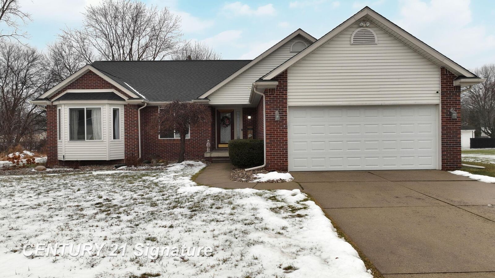 Property Photo:  11404 Grand Oaks Drive  MI 48420 