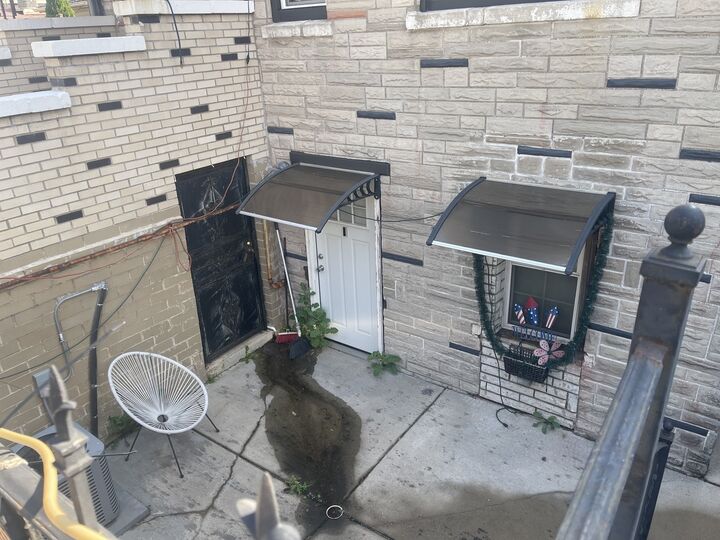 Property Photo:  2213 S Oakley Avenue  IL 60608 