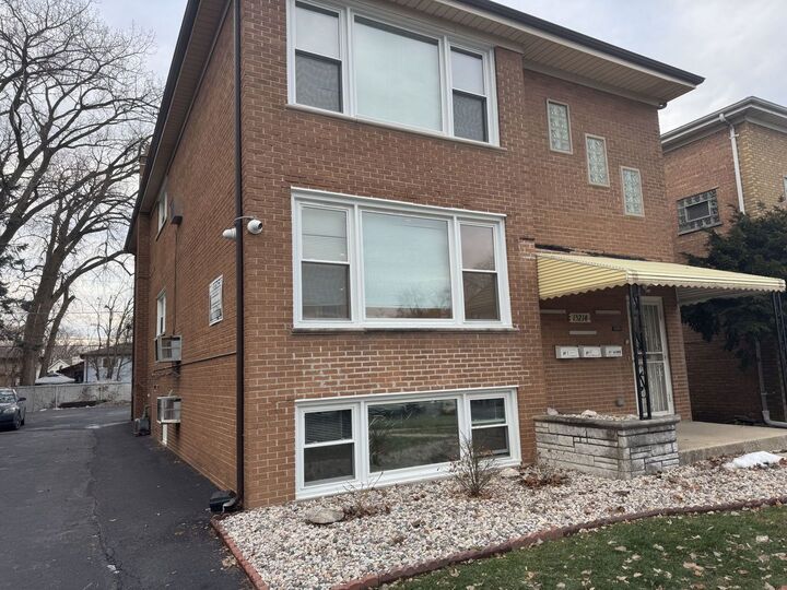 Property Photo:  15214 Woodlawn Avenue 1  IL 60419 