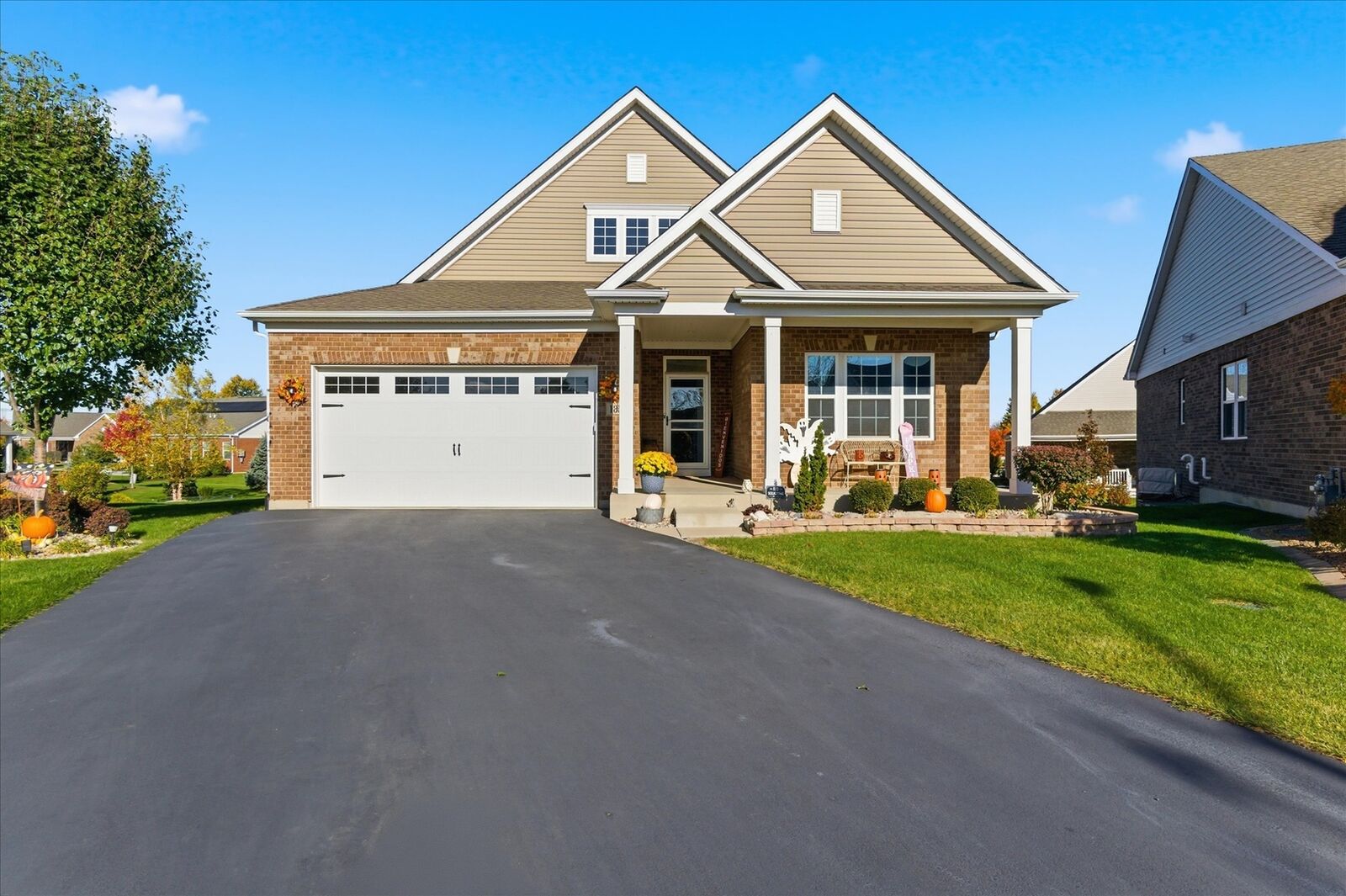 Property Photo:  1851 Glenlake Court  IL 60451 