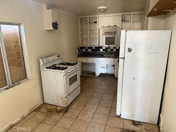 Property Photo:  550 W Fredricks Street  CA 92311 