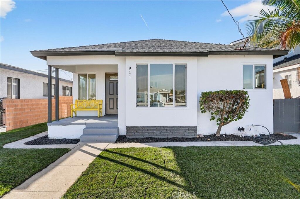 Property Photo: 911 Hawaiian CA 90744