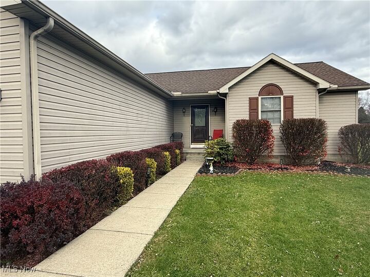 Property Photo:  416 State Road  OH 44483 