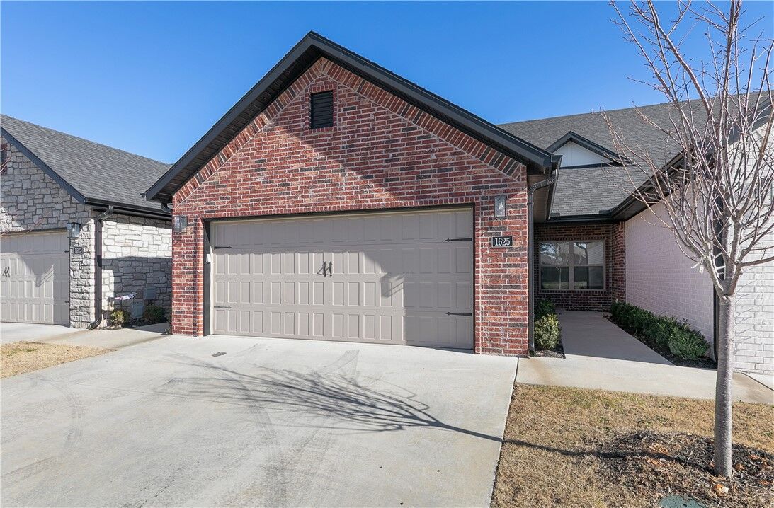 Property Photo:  1625 17th Place  AR 72758 