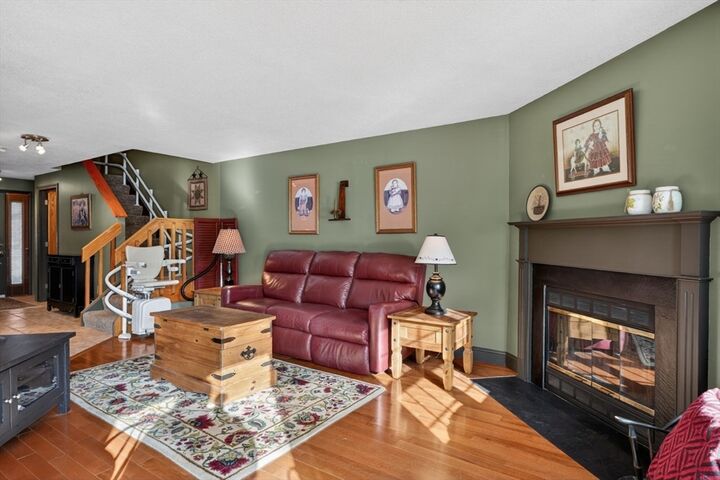 Property Photo:  6 Chapman Pl 6  MA 01453 