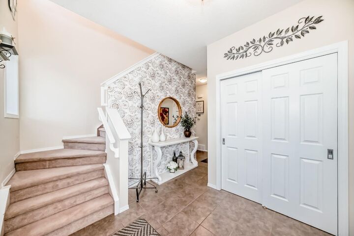 Property Photo:  912 Windhaven Close SW  AB T4B 0P2 