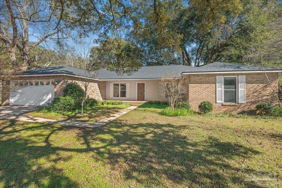 Property Photo:  5704 Janet St  FL 32570 