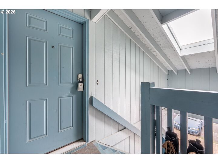 Property Photo:  2330 SE Brookwood Ave 206  OR 97123 