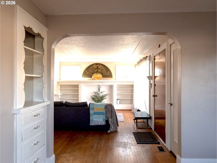 Property Photo:  11020 NE Glisan St  OR 97220 