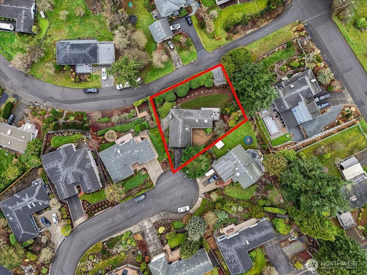 Property Photo:  1128  Sea Vista Place  WA 98020 