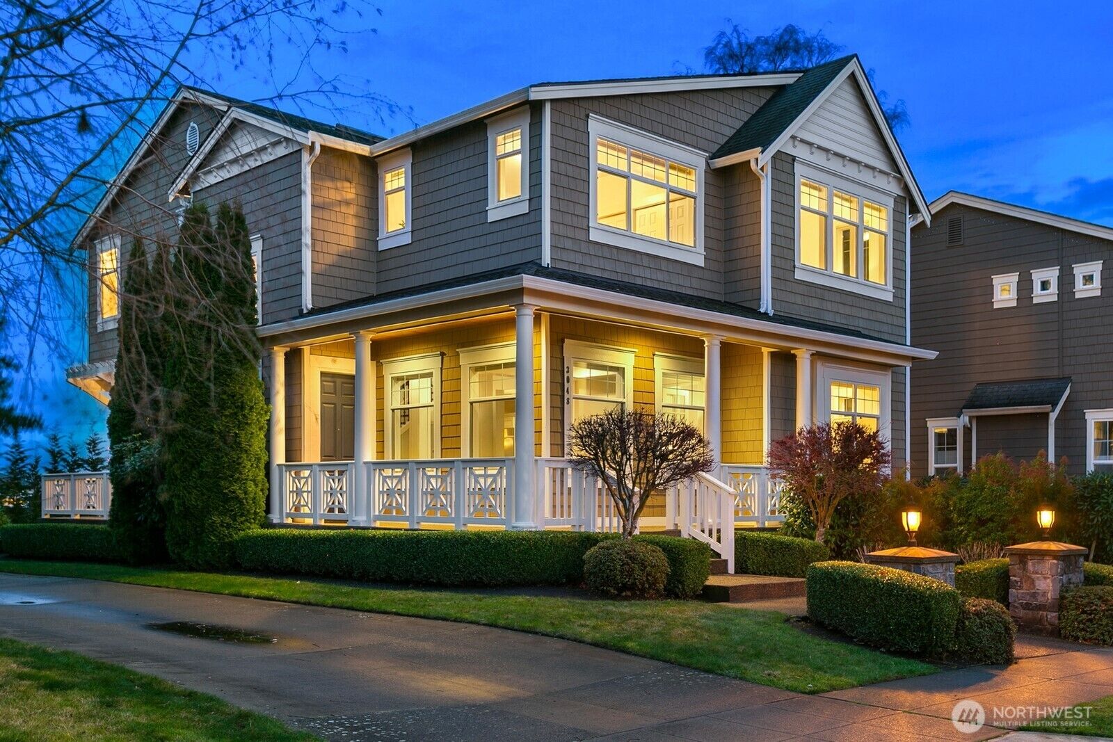 Property Photo:  3048  39th Avenue W  WA 98199 