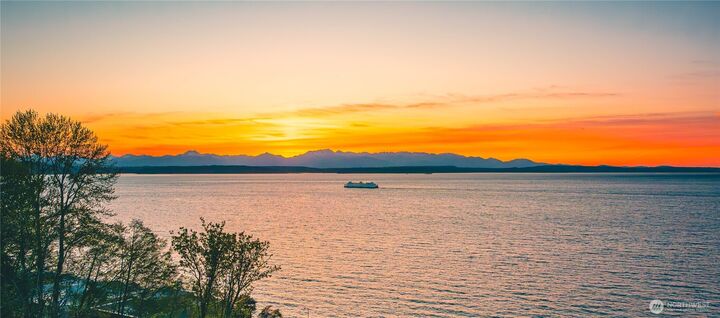 Property Photo:  1019  California Lane SW  WA 98116 