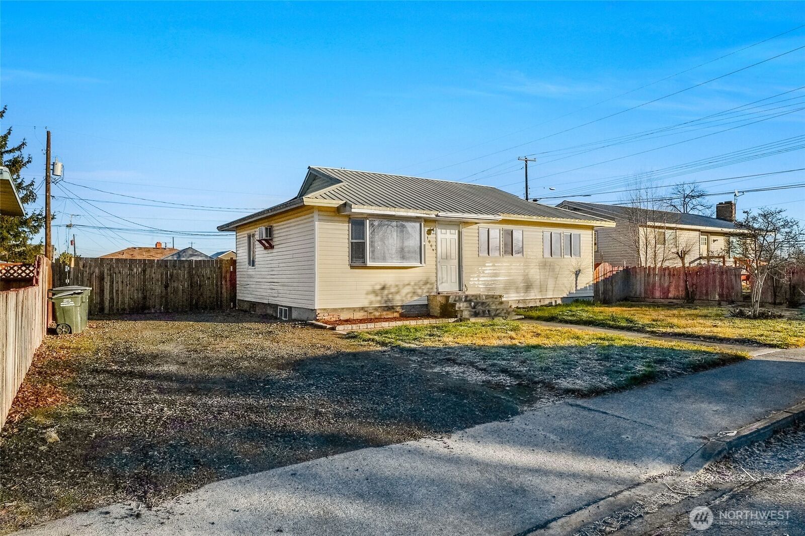 Property Photo:  1008 W Bruce Street  WA 98837 
