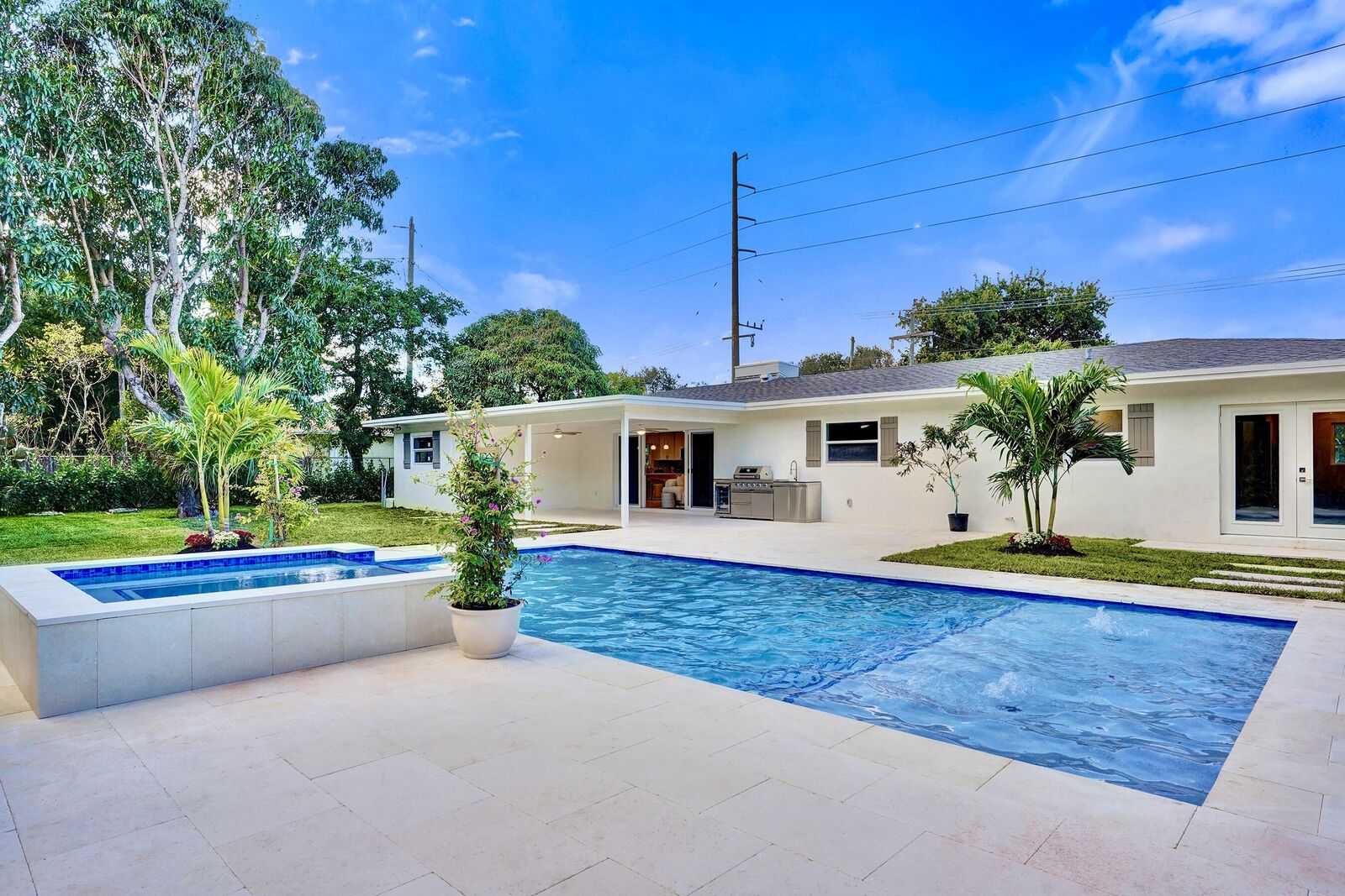 Property Photo:  200 NW 2nd Street  FL 33444 