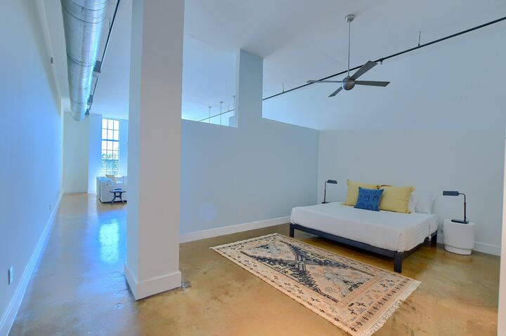 Property Photo:  180 NE 4th Avenue 406  FL 33483 