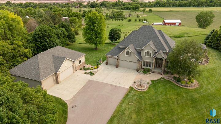 Property Photo:  809 W 3rd St  SD 57022 