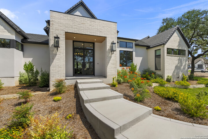 Property Photo:  8191 Blue Oak Way  TX 78266 