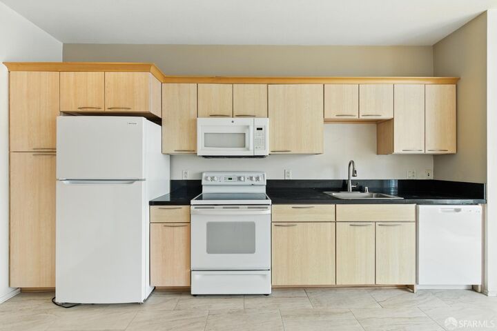 Property Photo:  1 Lakeside Drive 1006  CA 94612 