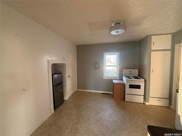 Property Photo:  421 3rd Avenue E  SK S0H 0B0 