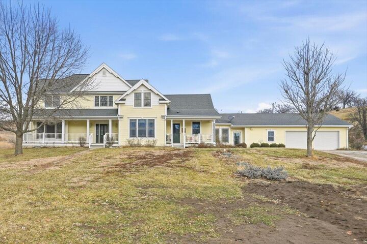 Property Photo: 2048 Horse Creek Road IA 51652