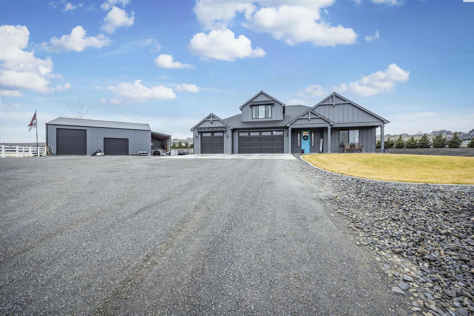 Property Photo: 12204 S Sira Prse WA 99338