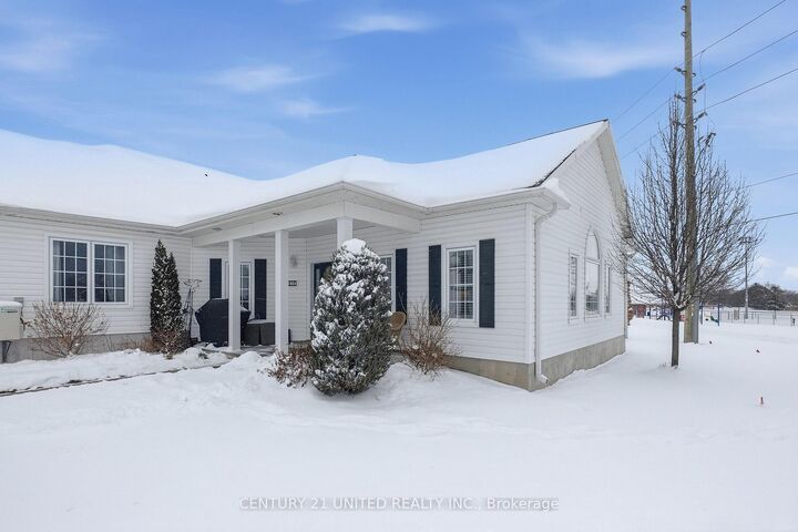 Property Photo:  300 Croft Street 1804  ON L1A 0E1 