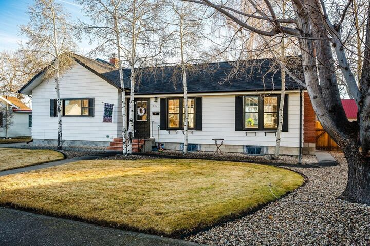 Property Photo:  331 N Burritt Avenue  WY 82834 